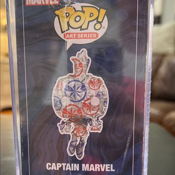 Funko Pop Captain Marvel in hard case - Picture 4 of 6